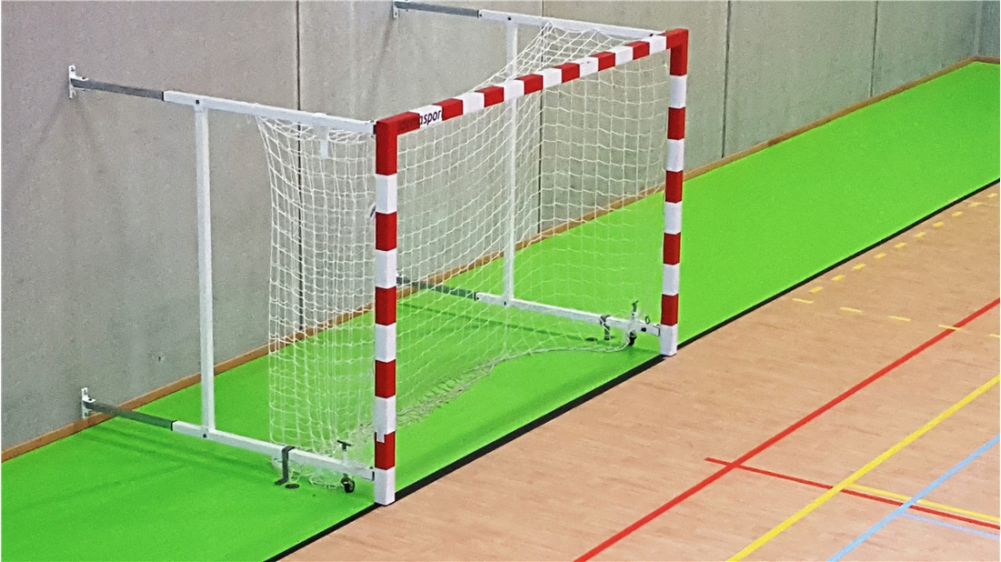 Buts de handball muraux rabattables