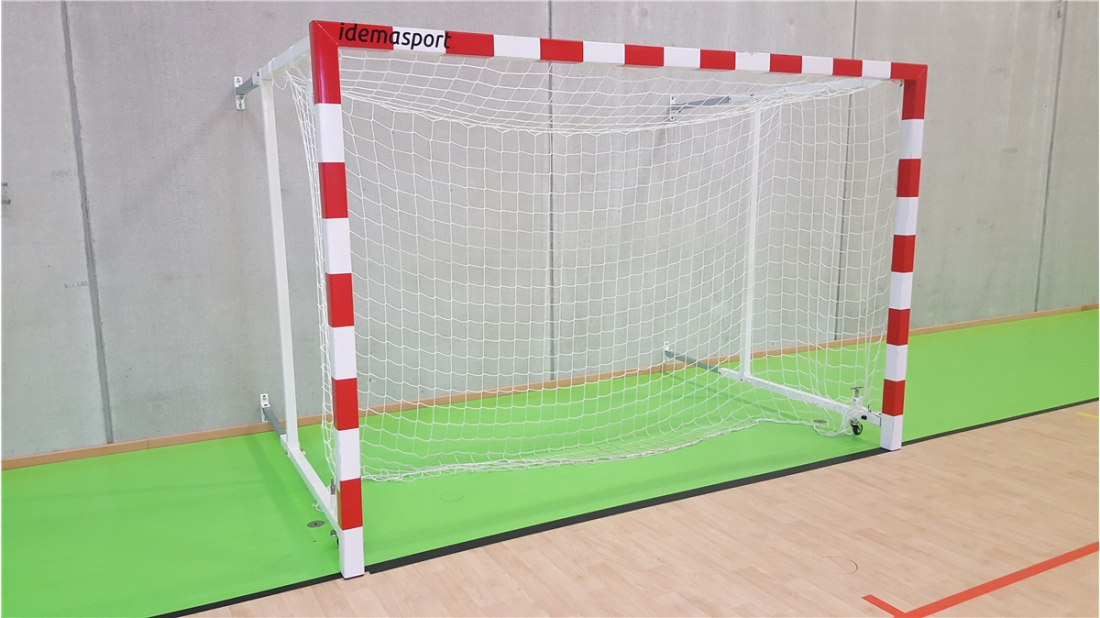 Buts de handball muraux rabattables