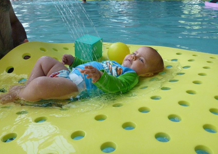 Tapis à trous bébé