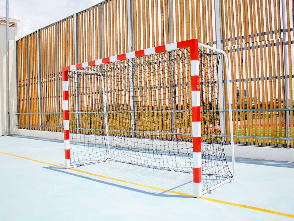 Paar handbaldoelen met achterraamstel